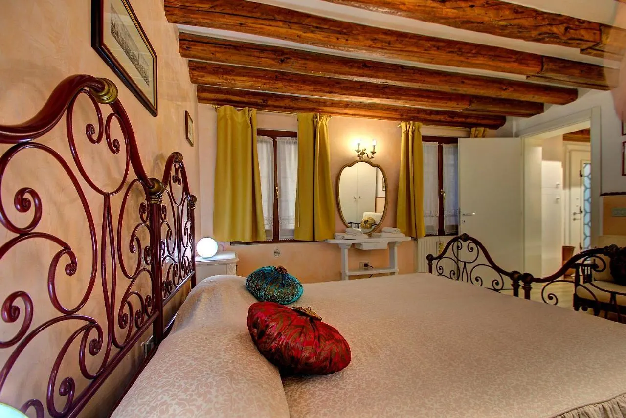 Cruise Harbor Next 4Pax, Mob Aircond, Wifi Apartment Venice 0*,  Italy