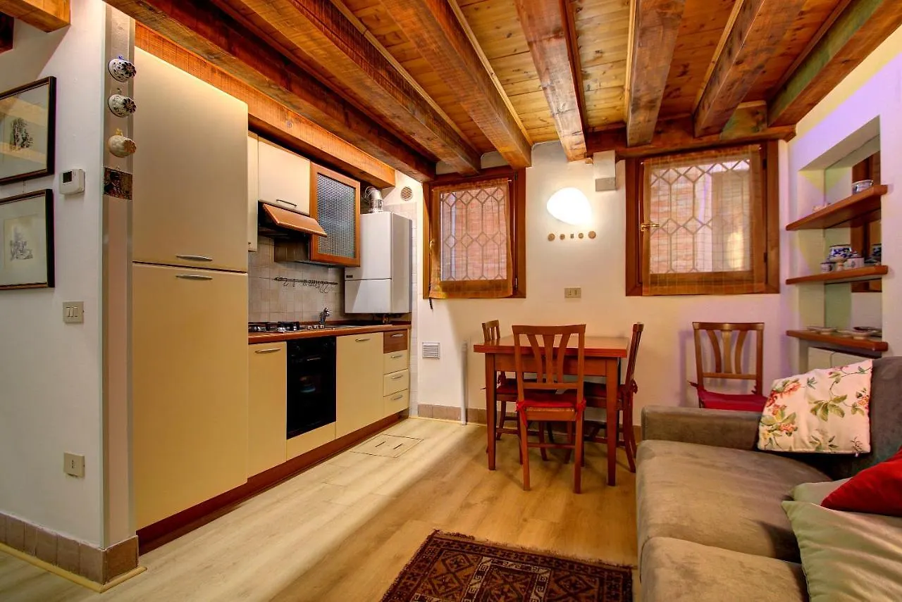 Cruise Harbor Next 4Pax, Mob Aircond, Wifi Apartment Venice