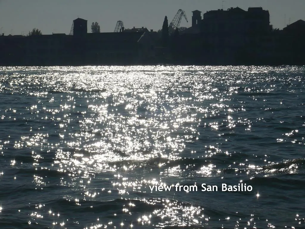 Cruise Harbor Next 4Pax, Mob Aircond, Wifi Apartment Venice Italy