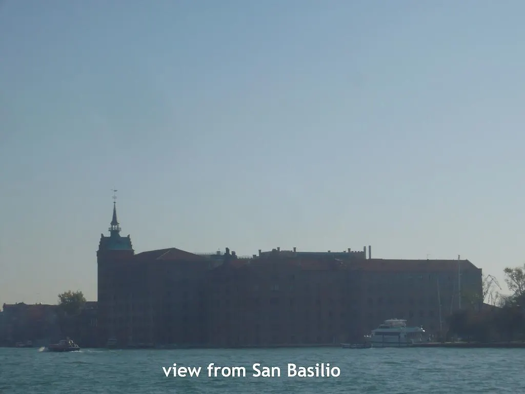 Cruise Harbor Next 4Pax, Mob Aircond, Wifi Apartment Venice Italy